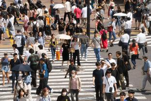 阿里纳斯：克莱从来没有自我提升 都四冠了 他依然只是个定点射手